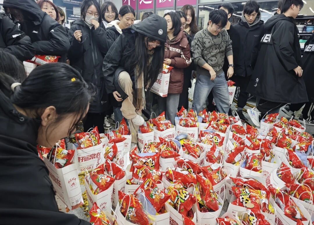 荷马画室富力城校区活动.jpg