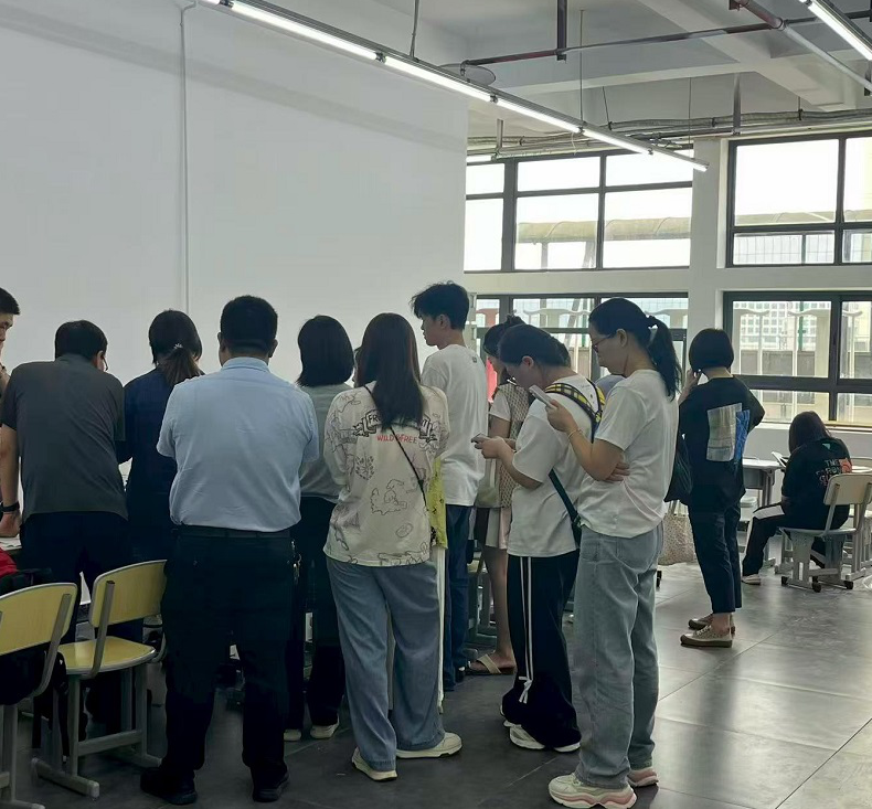 荷马画室志愿填报现场.png